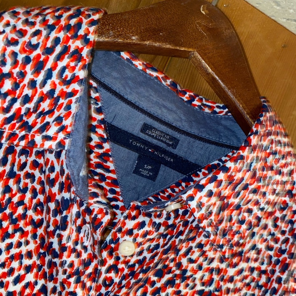 Tommy Hilfiger fitted button down blouse